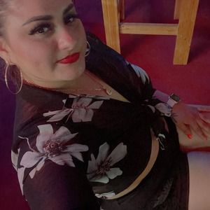 Meet your Posher, Larissa